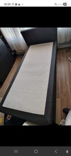 eenpersoonsbedde


n+matras, Ophalen of Verzenden