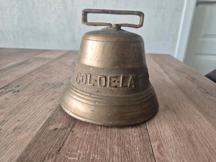 Antieke messing bel – Col de la Faucille, Antiek en Kunst, Antiek | Brons en Koper, Ophalen
