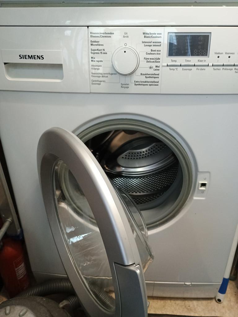 Machine à laver SIEMENS WM14E461FG/08, 1200 à 1600 tours, 6 à 8 kg, Programme lavage à la main, Comme neuf