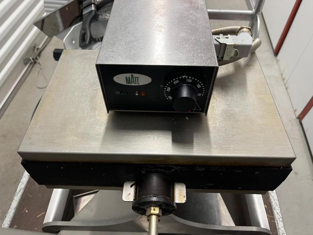 Brusselse wafelmachine Matt, Ophalen