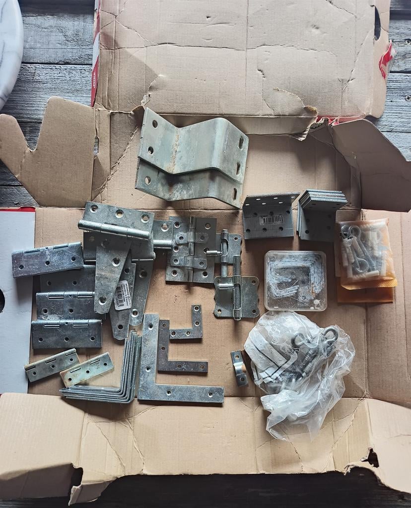 Grand lot de cornières et charnières en métal - galvanisé, Enlèvement ou Envoi, Comme neuf, Autres types