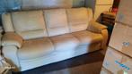 Salon 3 place couleur beige en matière cuir .la long 2m25, Enlèvement