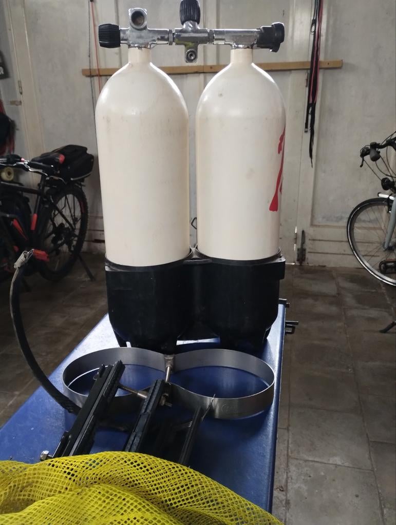 Bi 2x 10 litres, Watersport en Boten, Duiken, Ophalen
