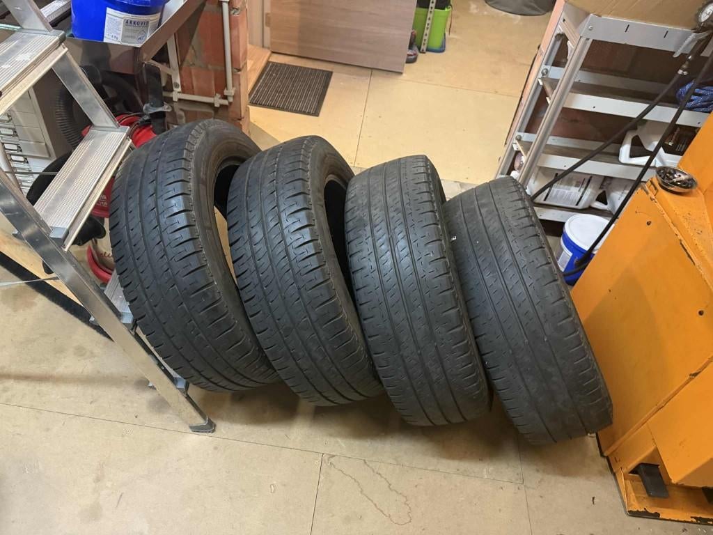 À vendre 4 pneus d'été Micheline Agelis 215/60/17, Autos : Pièces & Accessoires, 215 mm, Pneus été, Véhicule utilitaire, Enlèvement