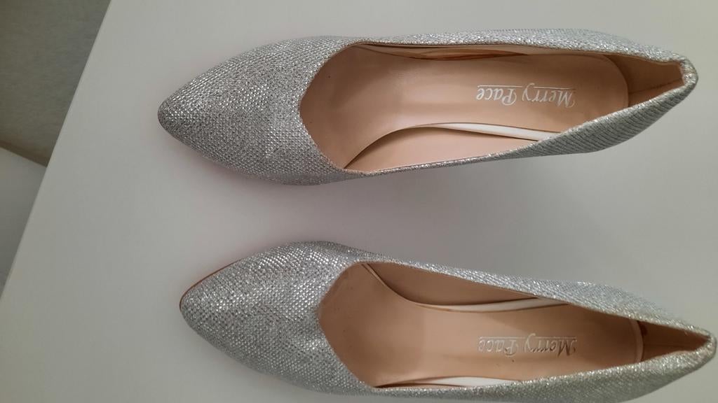POMPES ARGENTÉES M40 (COMME NEUVES), Vêtements | Femmes, Chaussures, Enlèvement ou Envoi, Escarpins