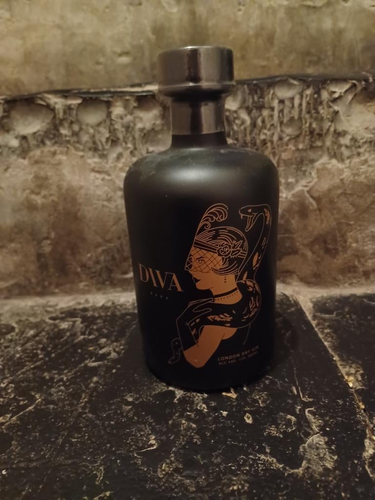 Gin Belge DIVA Dark édition limitée ( 7/143 ), Collections, Vins