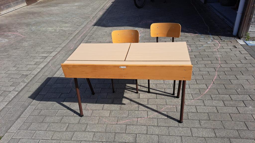 Oude schoolbank met 2 stoelen, Enlèvement, Utilisé, Bois, Bureau d'écolier