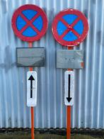 Parkeerborden (met bord waar ja A4 formulier kan inplaatsen), Ophalen, Zo goed als nieuw