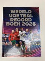 Boek: wereld voetbal record boek 2025, Boeken, Ophalen, Zo goed als nieuw, Balsport