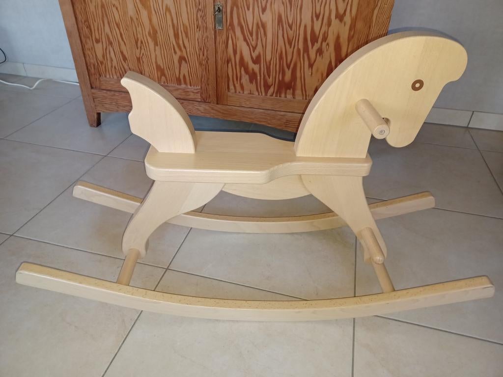 Houten schommelpaard, Ophalen