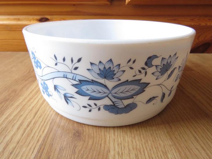 vintage arcopal grand bol motifs aster, Huis en Inrichting, Keuken | Servies, Zo goed als nieuw, Kom(men), Ophalen of Verzenden