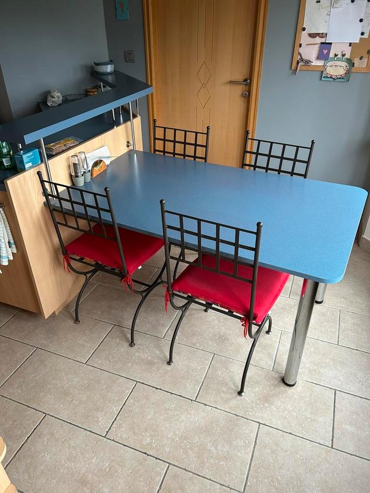 5 smeedijzeren stoelen met kussens + 4 nieuwe kussens, Huis en Inrichting, Stoelen, Zo goed als nieuw, Rood, Ophalen