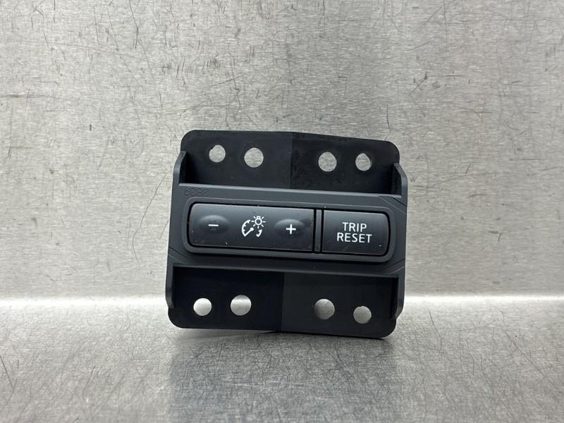 SCHAKELAARS DIVERSEN Nissan Pulsar (C13) (|41224C|), Gebruikt, Dhr. M. Roggen, Marinus@Japoto.nl, Stadsweg 37 37
9917 PV  WIRDUM GR., NL