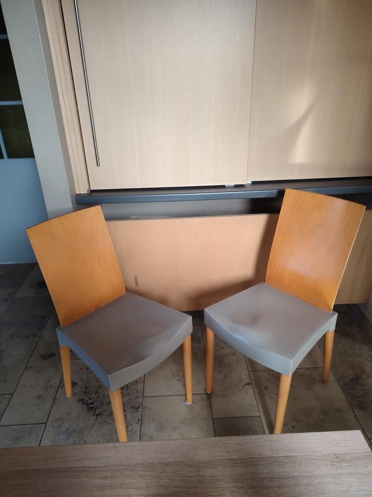 Set van 2 moderne stoelen – Hout en grijs, Huis en Inrichting, Ophalen, Grijs, Hout, Twee