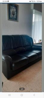 Zwart echt lederen drie en twee zit in zeer goede staat, Quatre personnes ou plus, Banc droit, Comme neuf, Enlèvement