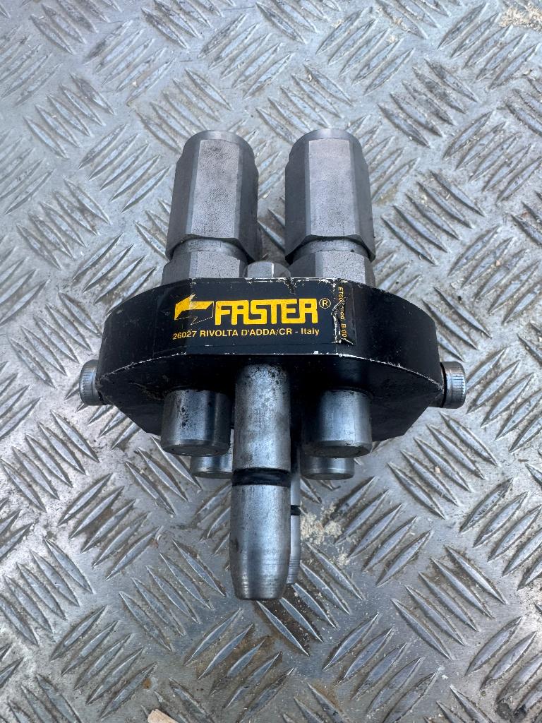 Faster 26027 met 4 hydraulische koppelingen, Ophalen