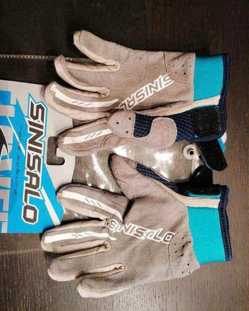 Casque et gants motocross enfant comme neufs, Motos, Autres marques, Seconde main, Casque off road, Enlèvement