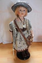 Porseleinen pop / collector's doll - Adelie Collection Paris, Verzamelen, Poppen, Ophalen of Verzenden, Zo goed als nieuw, Pop