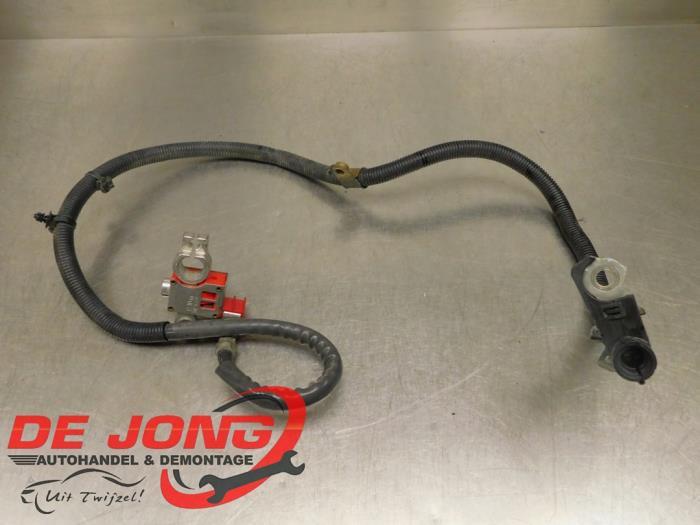 Borne de batterie d'un Mercedes CLA, Autos : Pièces & Accessoires, Batteries & Accessoires, Mercedes-Benz, Utilisé, 3 mois de garantie