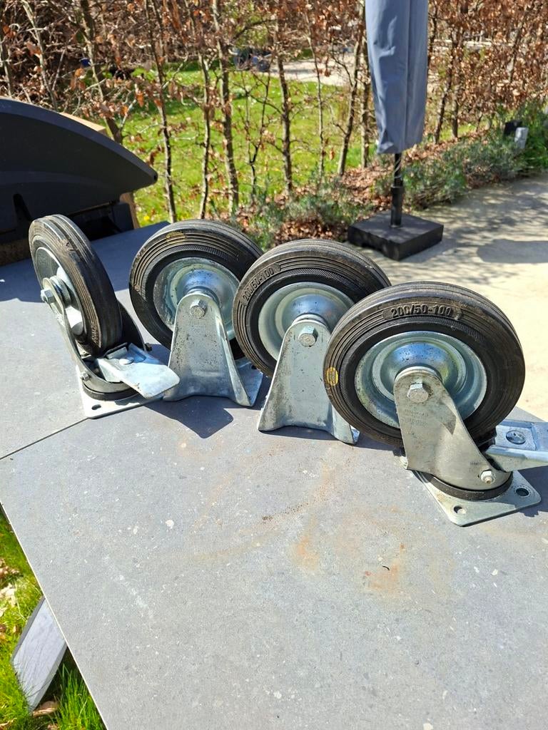 2 vaste en 2 zwenkwielen met rem, Doe-het-zelf en Bouw, Zwenkwielen, Ophalen