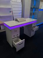 BELLE TABLE DE MANUCURE, Enlèvement