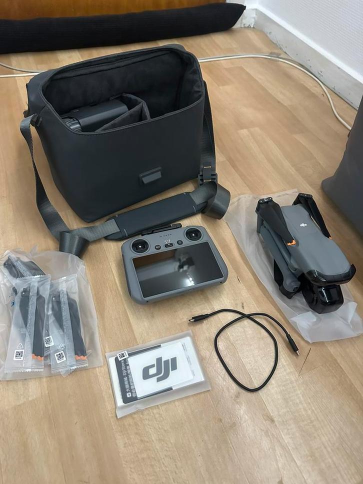 DJI Air 3 Fly More + Smart controller (+ micro SD 256GB), Audio, Tv en Foto, Drones, Zo goed als nieuw, Professionele drone, Topkwaliteit