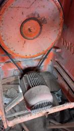 Grote goed werkende betonmolen, Ophalen