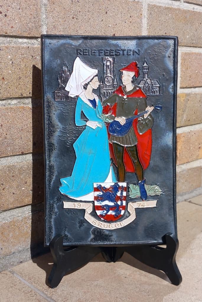 Keramiek Brugge Amphora Wandkeramiek Reiefeesten 1974, Ophalen