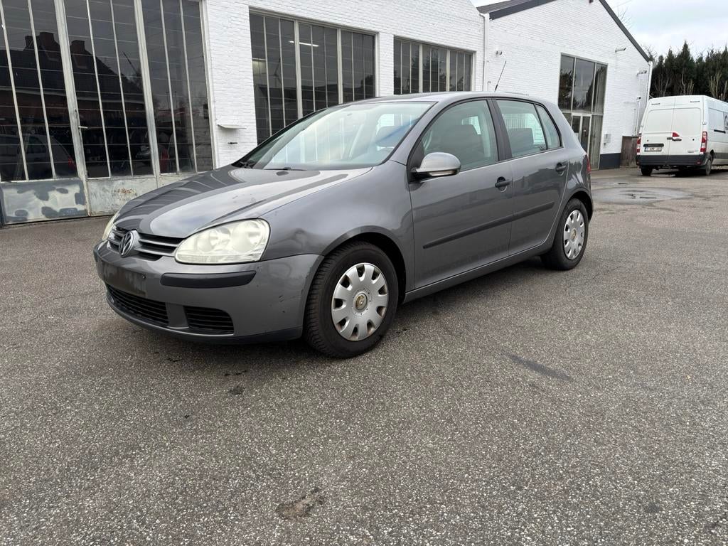 GOLF5 1.6FSİ *140000KM* BLANCO GEKEURD MET CAR PASS, Auto's, Volkswagen, Voorwielaandrijving, 75 kW, Stof, Zwart