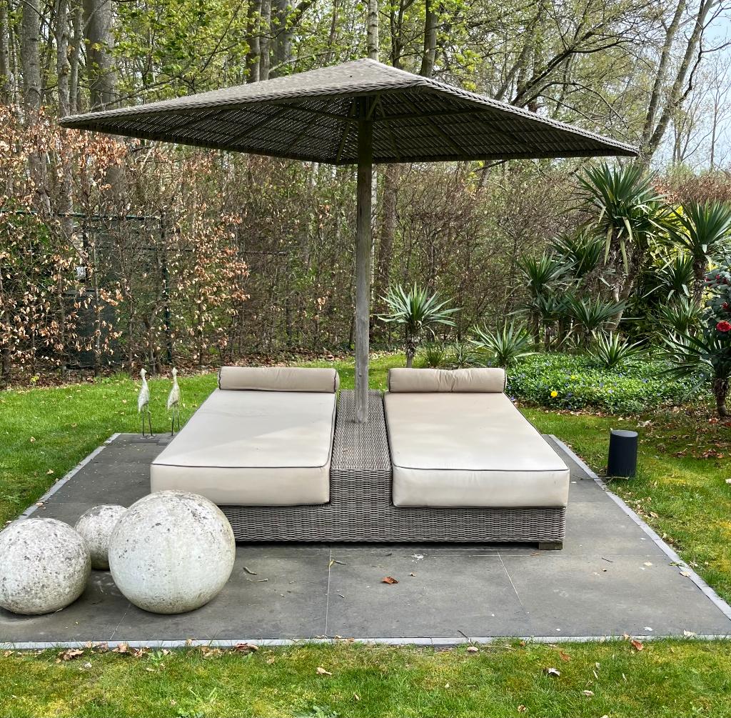 Lit de jardin avec parasol, Jardin & Terrasse, Chaises longues, Utilisé, Synthétique, Enlèvement