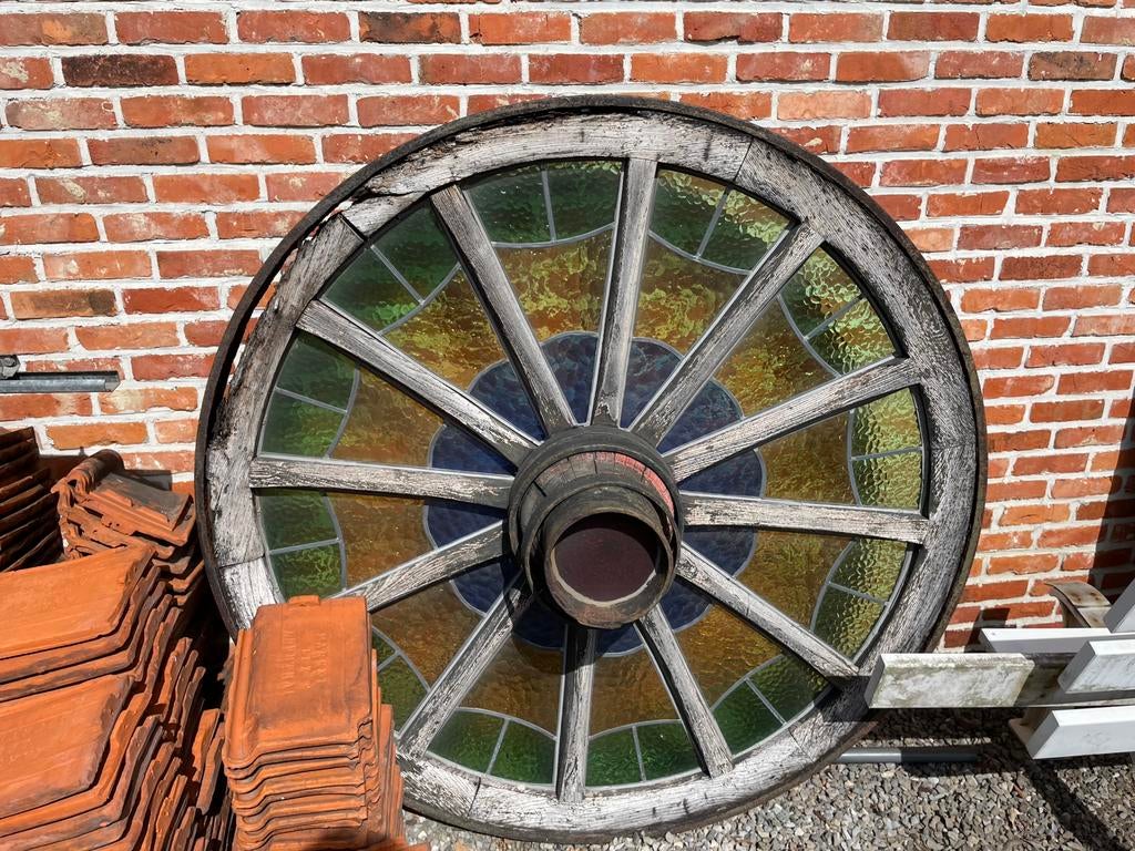 Uniek wagenwiel met glas-in-lood – decoratief stuk, Ophalen