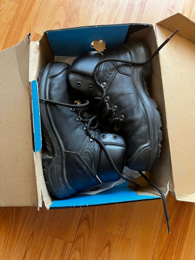 Chaussures de sécurité  42, Bricolage & Construction, Vêtements de sécurité, Comme neuf, Enlèvement
