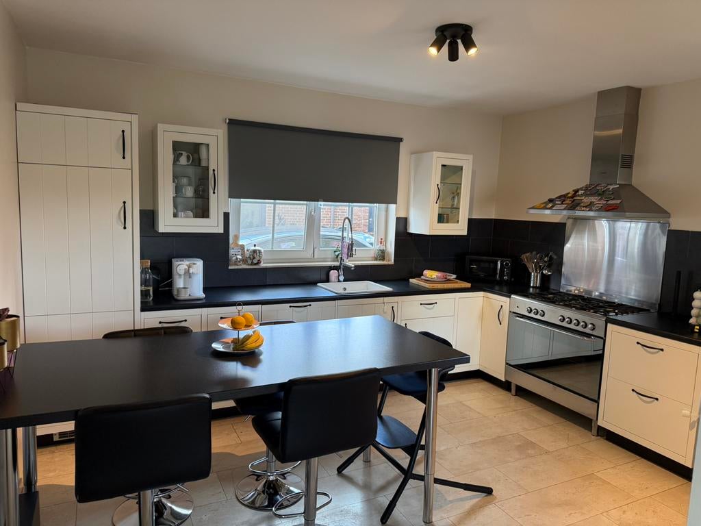 Cuisine IKEA complète - disponible en juin, Maison & Meubles, Cuisine | Cuisines complètes, Utilisé, Cuisine d'angle, Blanc, Enlèvement