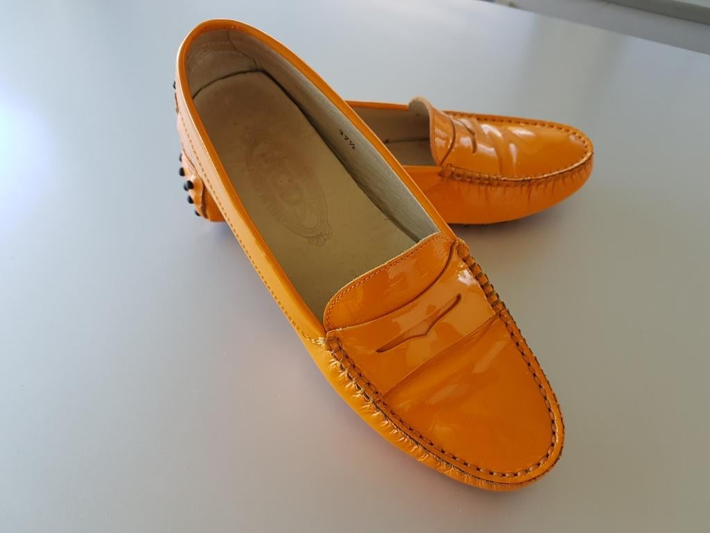 TOD'S mocassins in oranje lakleder maat 37,5, Instappers, Oranje, Ophalen of Verzenden, Gedragen
