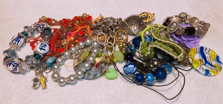 lot juwelen 15, Handtassen en Accessoires, Antieke sieraden, Overige typen, Overige materialen, Ophalen of Verzenden