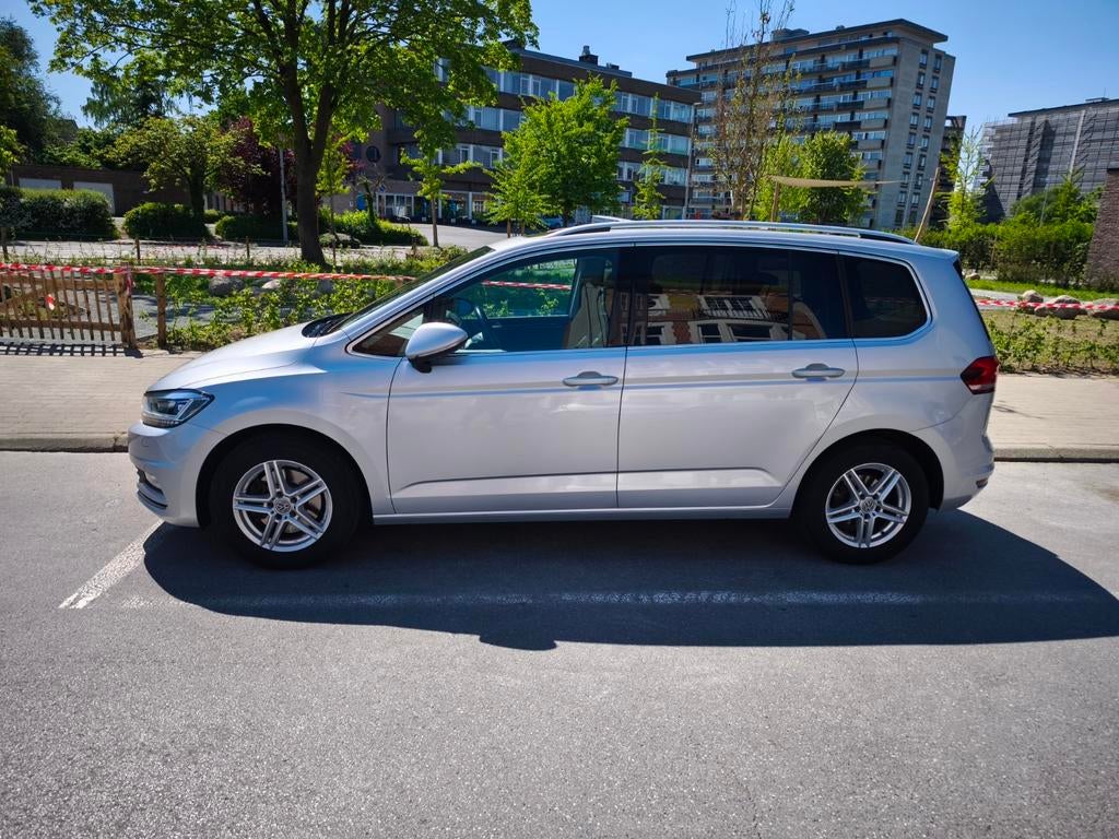 VW Touran 2d, Highline, 7 zt., Cuir, Argent ou Gris, 7 places, Noir