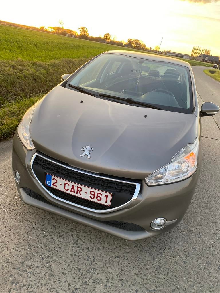 Peagout 208 2013, Bluetooth, Stof, Beige, 5 zetels