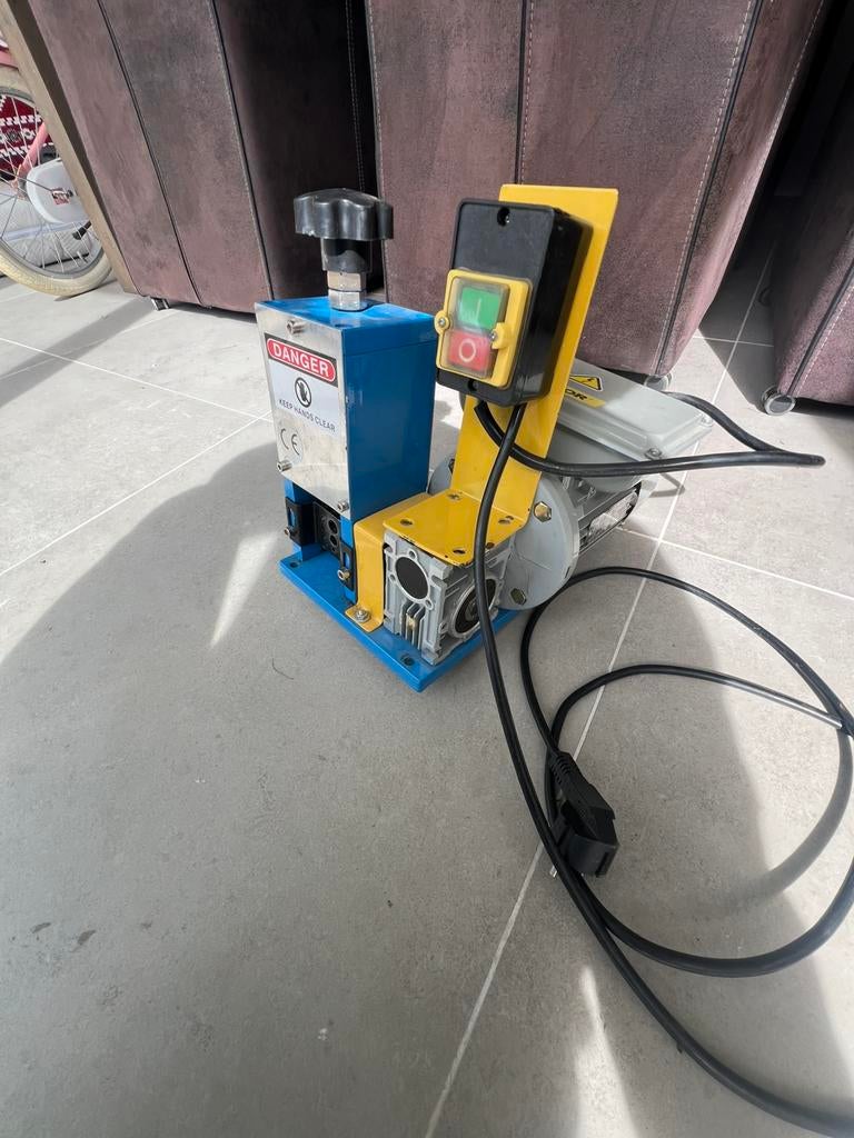 Kabel strip machine, Ophalen, Zo goed als nieuw