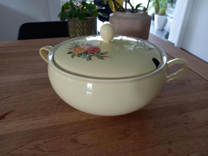 Terrine Petrus Regout in pastel geel, Antiek en Kunst, Antiek | Servies los, Ophalen of Verzenden