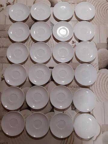 Sous tasses. Arcopal France. X24. Neuf, Enlèvement, Neuf, Uni, Tasse(s) et/ou soucoupe(s)