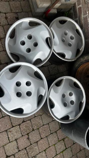 Wieldeksels 15 inch citroen beschikbaar voor biedingen