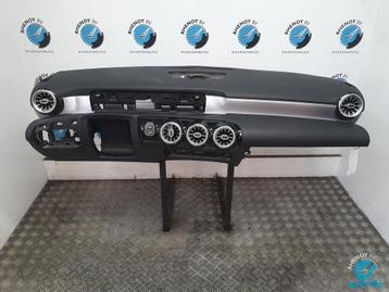Mercedes A Klasse  177  2020 Dashboard met rechter airbag en beschikbaar voor biedingen