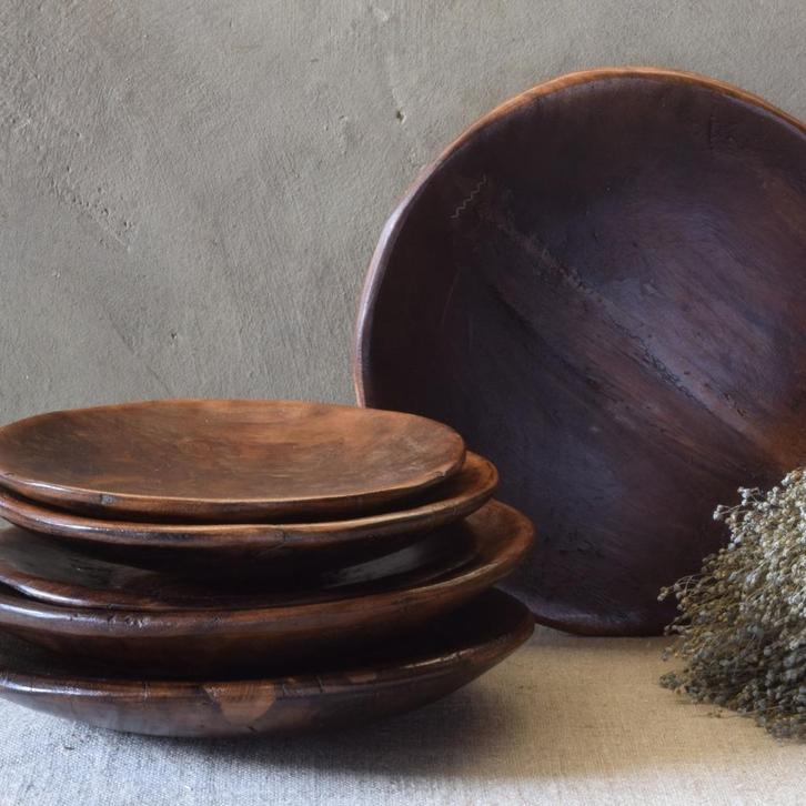 Kleine oude houten Indiase schaal, Huis en Inrichting, Woonaccessoires | Schalen en Manden, Gebruikt, Schaal, Rond, Hout, Ophalen of Verzenden