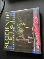 Bloeiende klei, keramiek en ikebana, Boeken, Ophalen of Verzenden, Zo goed als nieuw