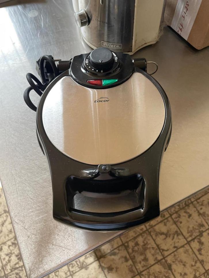 Lacor wafelijzer – 4-delig rond model, Elektronische apparatuur, Wafelijzers, Zo goed als nieuw, Ophalen