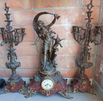 ancienne horloge Le char de jeunesse Auguste Moreau beschikbaar voor biedingen