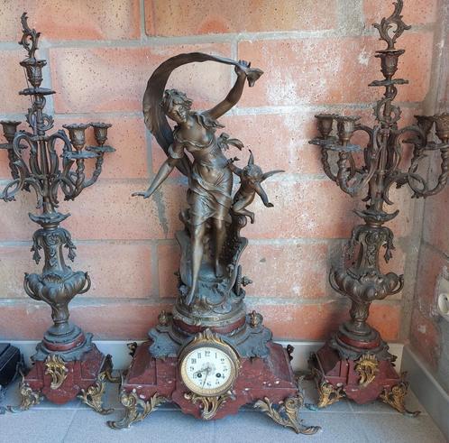 ancienne horloge Le char de jeunesse Auguste Moreau, Antiek en Kunst, Antiek | Klokken, Ophalen
