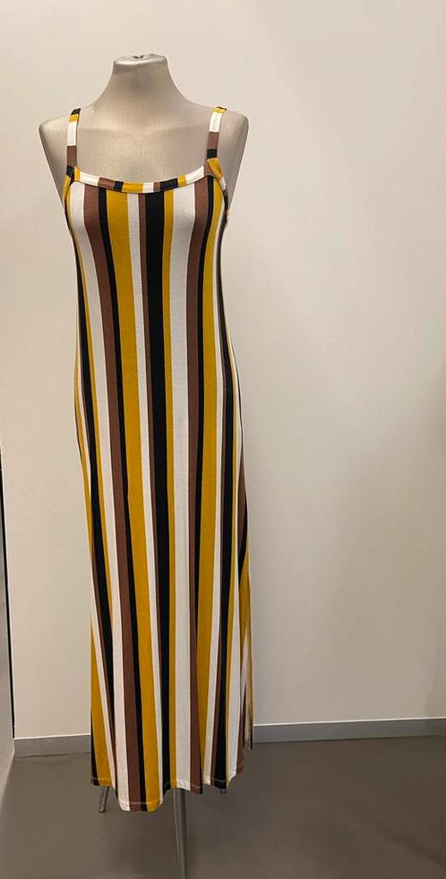 Mango stretch kleed Maat M, Kleding | Dames, Jurken, Zo goed als nieuw, Maat 38/40 (M), Overige kleuren, Onder de knie, Ophalen of Verzenden