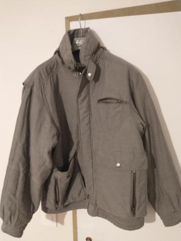 * Grijze winterjas SOWA beschikbaar voor biedingen