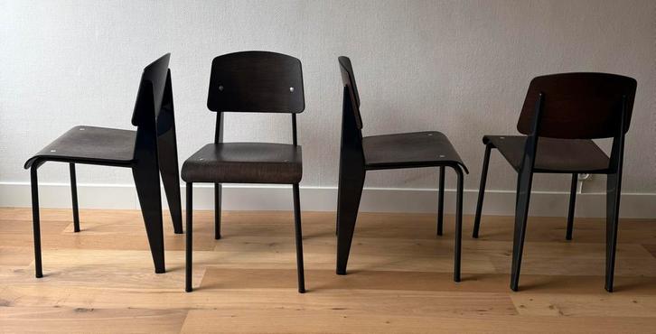 8 Vitra Standard stoelen donker eiken Jean Prouve, Huis en Inrichting, Stoelen, Zo goed als nieuw, Ophalen of Verzenden